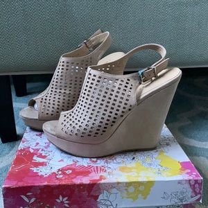 Women’s Chinese Laundry Neutral Wedges